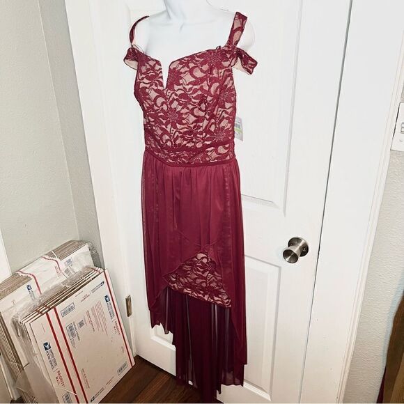 R & M Richards Morgan and Co Off Shoulder Lace Chiffon Dress Merlot Nude 18W NWT - Picture 7 of 11